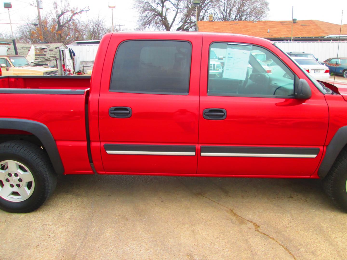 2007 RED Chevrolet Silverado 1500 (2GCEK13Z771) , located at 1815 NE 28th St., Fort Worth, TX, 76106, (817) 625-6251, 32.795582, -97.333069 - Photo#3